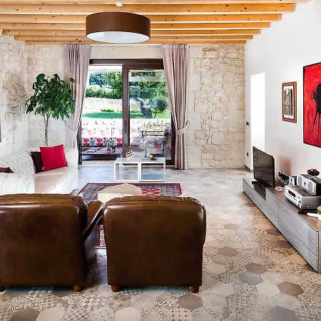 Costa Saracena-castelluccio Sleeps 4 Pool